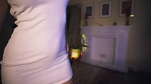 Snapshot of Leona_Mell chatting on 02/05/25, 09:50 Leona Mell online show from 02/05/25, 09:50