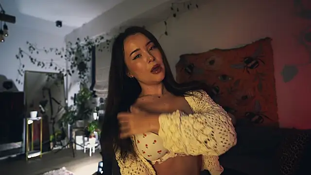 Snapshot of Leona_Mell chatting on 10/10/25, 11:04 Leona Mell online show from 10/10/25, 11:04