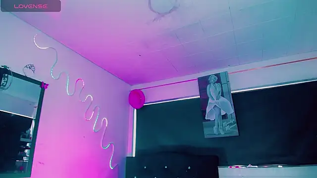 Snapshot of Kendall_hornyy chatting on 02/23/26, 07:44 Kendall hornyy online show from 02/23/26, 07:44