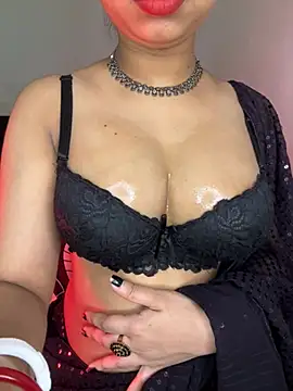 Snapshot of Hot-sexy222 chatting on 04/15/26, 01:45 Hot-sexy222 online show from 04/15/26, 01:45