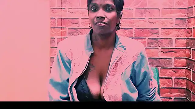 Fuckable Nasty MILF online show from 06/17/26, 03:42