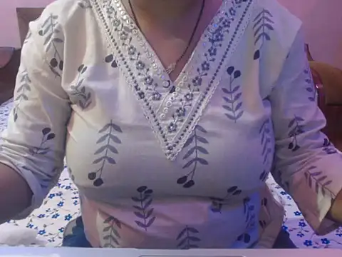 cute-priy online show from 06/10/26, 04:34