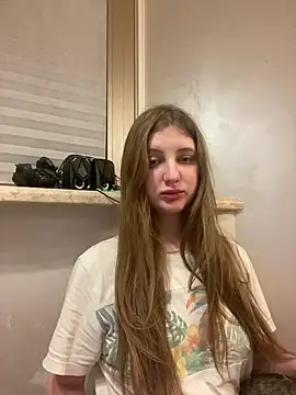 Snapshot of MollyDolle chatting on 04/01/26, 05:43 MollyDolle online show from 04/01/26, 05:43