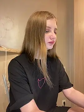 MollyDolle online show from 05/09/26, 04:23