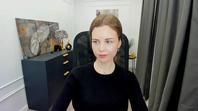 Snapshot of MileyWings chatting on 04/19/26, 11:42 MileyWings online show from 04/19/26, 11:42