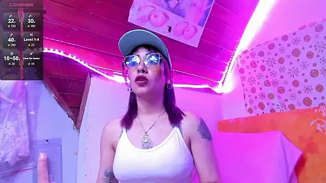 Snapshot of staacy37 chatting on 02/07/25, 03:23 staacy37 online show from 02/07/25, 03:23