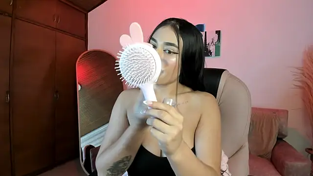 Snapshot of Alheli_16 chatting on 12/19/25, 12:23 Alheli 16 online show from 12/19/25, 12:23