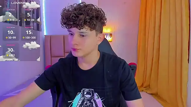 Snapshot of Nathan_Bluee chatting on 12/10/24, 07:32 Nathan Bluee online show from 12/10/24, 07:32