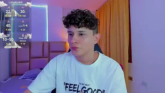 Snapshot of Nathan_Bluee chatting on 12/11/24, 08:28 Nathan Bluee online show from 12/11/24, 08:28