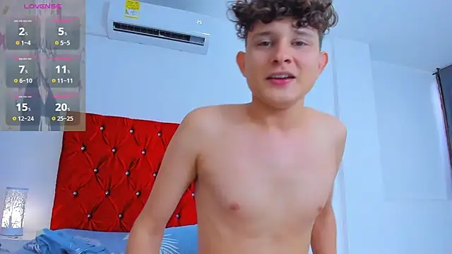 Snapshot of Nathan_Bluee chatting on 12/14/24, 07:03 Nathan Bluee online show from 12/14/24, 07:03