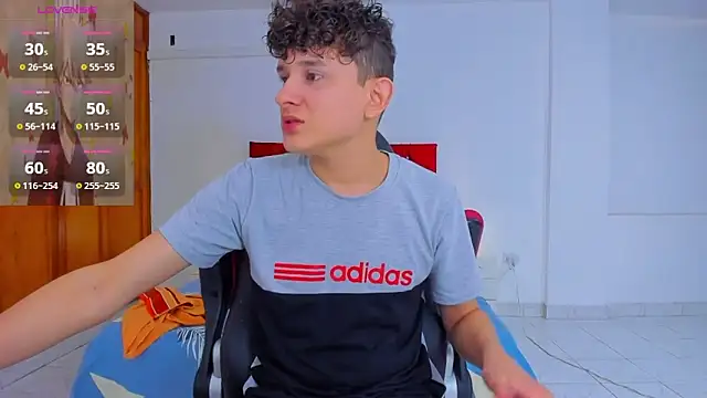 Snapshot of Nathan_Bluee chatting on 12/15/24, 02:48 Nathan Bluee online show from 12/15/24, 02:48