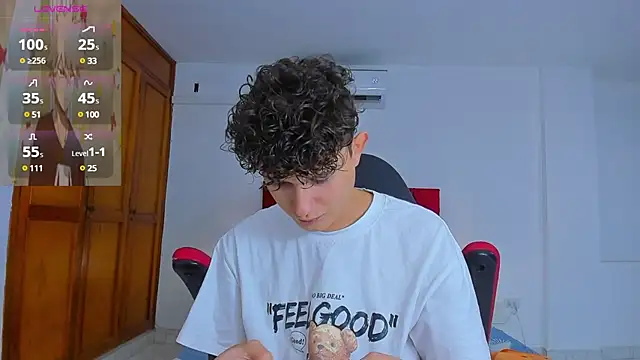 Snapshot of Nathan_Bluee chatting on 12/16/24, 01:32 Nathan Bluee online show from 12/16/24, 01:32