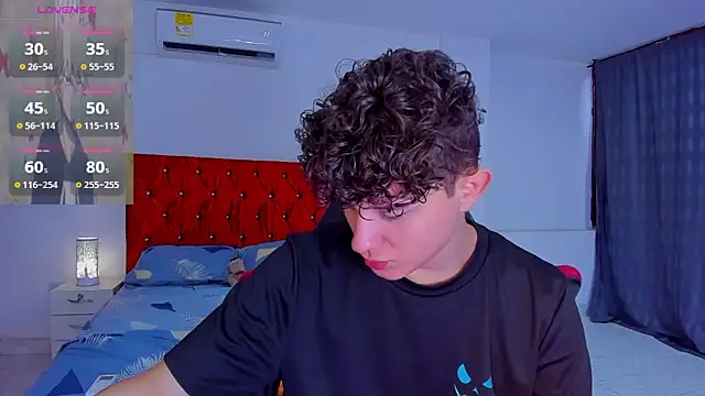 Snapshot of Nathan_Bluee chatting on 12/20/24, 02:16 Nathan Bluee online show from 12/20/24, 02:16