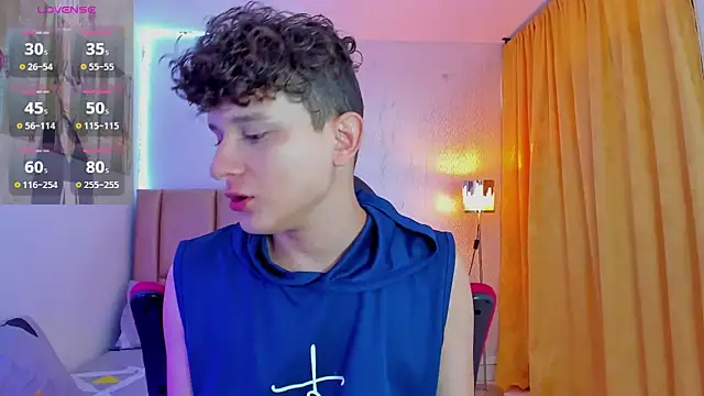 Snapshot of Nathan_Bluee chatting on 12/22/24, 02:16 Nathan Bluee online show from 12/22/24, 02:16