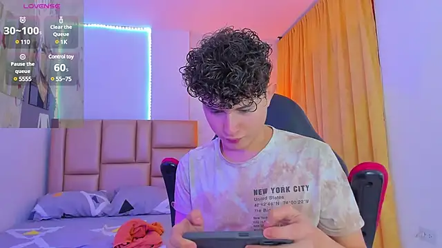 Snapshot of Nathan_Bluee chatting on 12/23/24, 03:12 Nathan Bluee online show from 12/23/24, 03:12