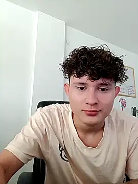 Snapshot of Nathan_Bluee chatting on 12/24/24, 02:33 Nathan Bluee online show from 12/24/24, 02:33