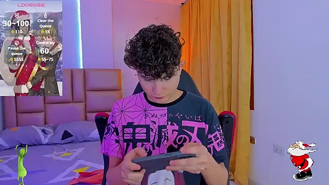 Snapshot of Nathan_Bluee chatting on 12/27/24, 01:07 Nathan Bluee online show from 12/27/24, 01:07