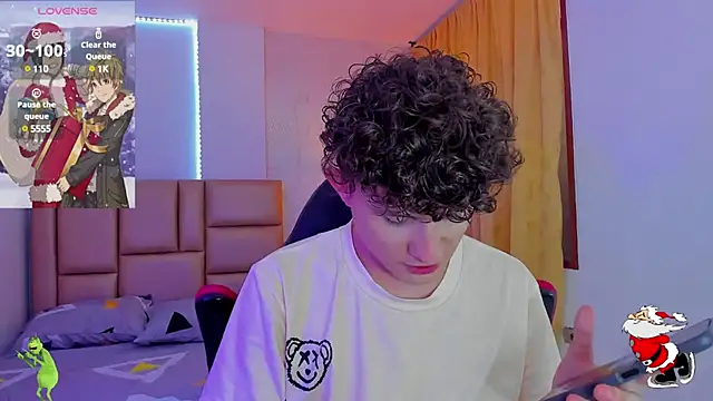 Snapshot of Nathan_Bluee chatting on 12/29/24, 02:42 Nathan Bluee online show from 12/29/24, 02:42