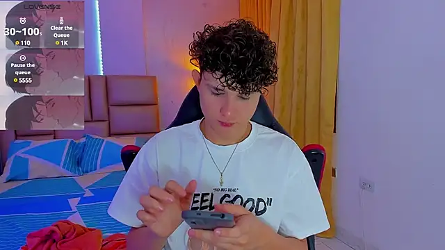 Snapshot of Nathan_Bluee chatting on 01/04/25, 12:38 Nathan Bluee online show from 01/04/25, 12:38