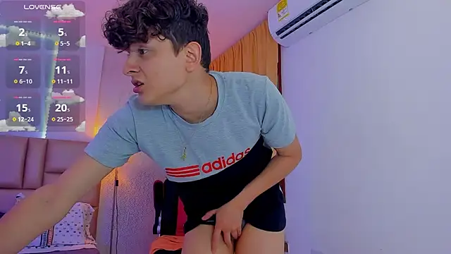 Snapshot of Nathan_Bluee chatting on 01/19/25, 04:25 Nathan Bluee online show from 01/19/25, 04:25