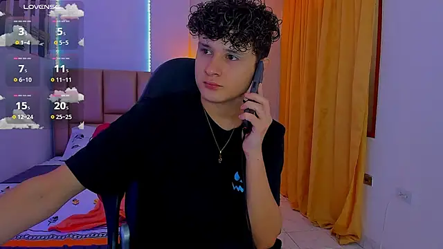 Snapshot of Nathan_Bluee chatting on 01/21/25, 01:22 Nathan Bluee online show from 01/21/25, 01:22