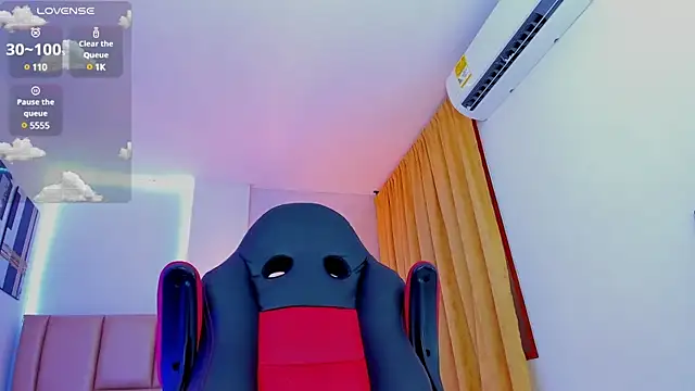 Snapshot of Nathan_Bluee chatting on 01/27/25, 04:22 Nathan Bluee online show from 01/27/25, 04:22