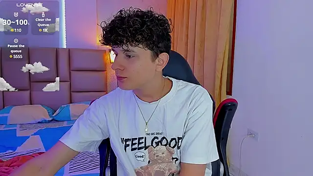 Snapshot of Nathan_Bluee chatting on 01/28/25, 01:05 Nathan Bluee online show from 01/28/25, 01:05