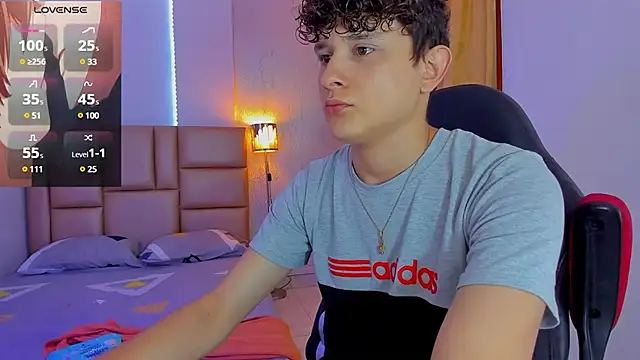 Snapshot of Nathan_Bluee chatting on 02/04/25, 01:48 Nathan Bluee online show from 02/04/25, 01:48