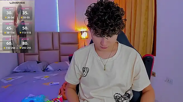 Snapshot of Nathan_Bluee chatting on 02/05/25, 12:06 Nathan Bluee online show from 02/05/25, 12:06