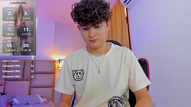 Snapshot of Nathan_Bluee chatting on 02/05/25, 06:15 Nathan Bluee online show from 02/05/25, 06:15