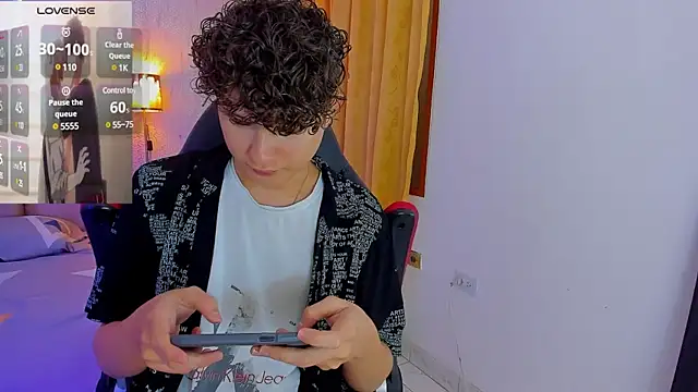 Snapshot of Nathan_Bluee chatting on 02/07/25, 12:28 Nathan Bluee online show from 02/07/25, 12:28