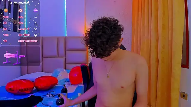 Snapshot of Nathan_Bluee chatting on 02/15/25, 03:50 Nathan Bluee online show from 02/15/25, 03:50