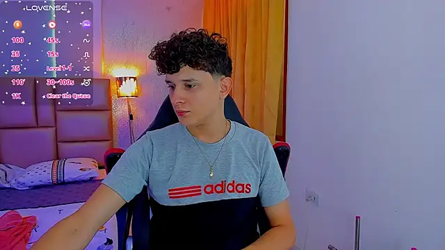 Snapshot of Nathan_Bluee chatting on 02/19/25, 01:50 Nathan Bluee online show from 02/19/25, 01:50