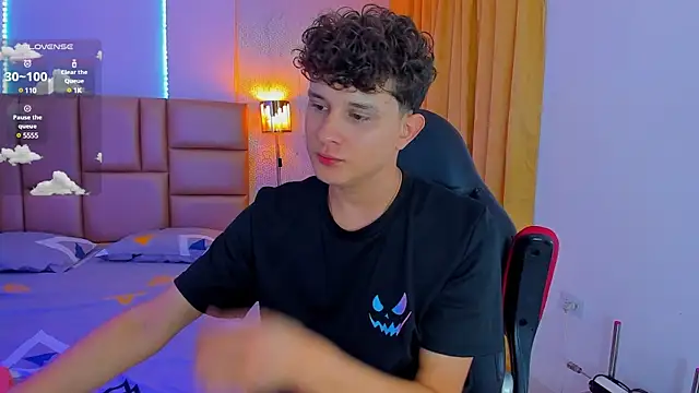 Snapshot of Nathan_Bluee chatting on 02/23/25, 03:18 Nathan Bluee online show from 02/23/25, 03:18