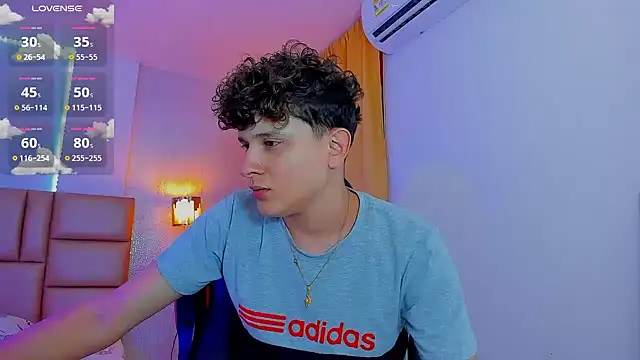 Snapshot of Nathan_Bluee chatting on 03/05/25, 05:08 Nathan Bluee online show from 03/05/25, 05:08