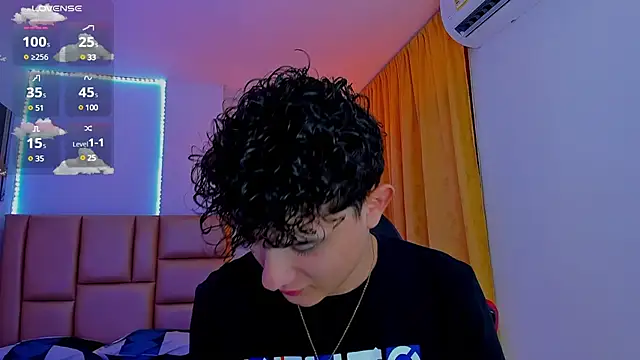 Snapshot of Nathan_Bluee chatting on 03/16/25, 01:17 Nathan Bluee online show from 03/16/25, 01:17