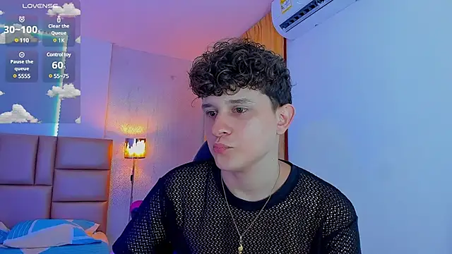 Snapshot of Nathan_Bluee chatting on 03/17/25, 02:12 Nathan Bluee online show from 03/17/25, 02:12