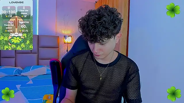 Snapshot of Nathan_Bluee chatting on 03/17/25, 05:16 Nathan Bluee online show from 03/17/25, 05:16