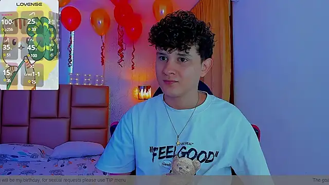 Snapshot of Nathan_Bluee chatting on 03/19/25, 01:29 Nathan Bluee online show from 03/19/25, 01:29