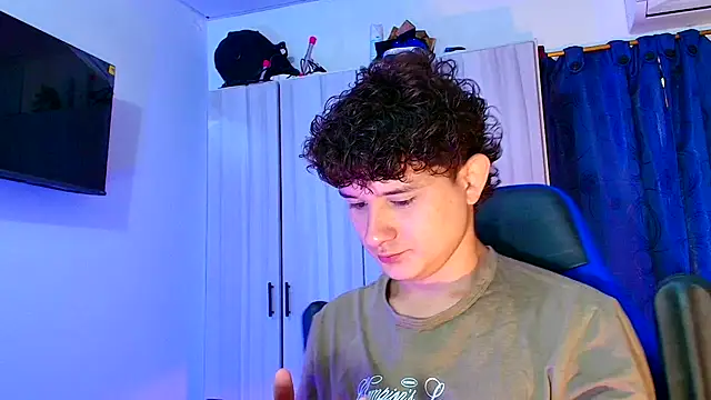 Nathan Bluee online show from 12/17/25, 04:46