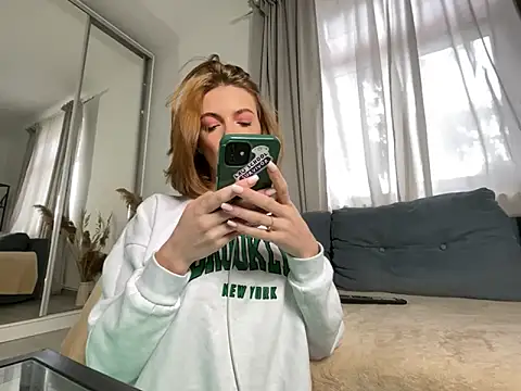 Snapshot of Kat_kate chatting on 02/11/25, 12:48 Kat kate online show from 02/11/25, 12:48