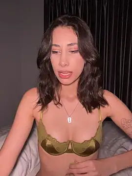 Snapshot of Sophiehii chatting on 03/05/25, 02:23 Sophiehii online show from 03/05/25, 02:23