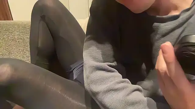 Snapshot of atom0407 chatting on 01/10/25, 06:06 atom0407 online show from 01/10/25, 06:06