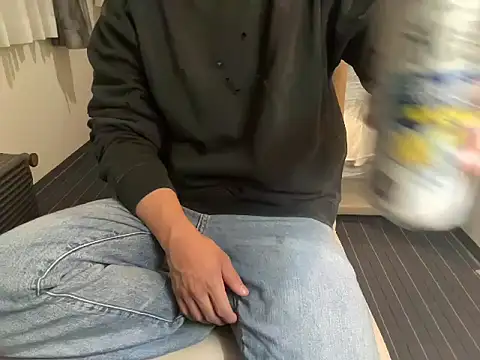 Snapshot of atom0407 chatting on 11/21/25, 05:11 atom0407 online show from 11/21/25, 05:11