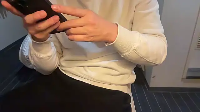 Snapshot of atom0407 chatting on 12/03/25, 02:37 atom0407 online show from 12/03/25, 02:37