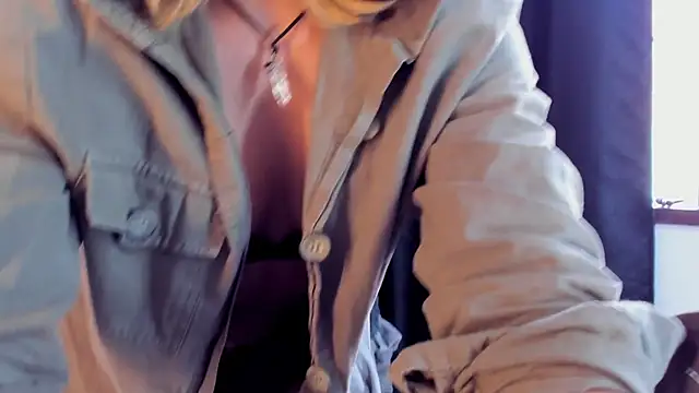 riley colors online show from 02/18/25, 08:25