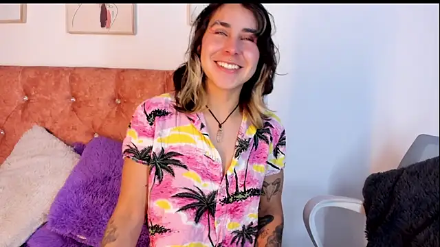 riley colors online show from 03/11/25, 09:37