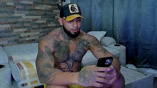 Snapshot of zaiin_diesel chatting on 01/11/25, 01:06 zaiin diesel online show from 01/11/25, 01:06