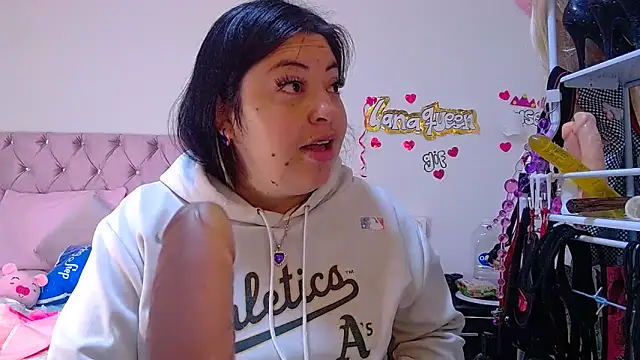 lanaqueen699 online show from 05/06/26, 12:21