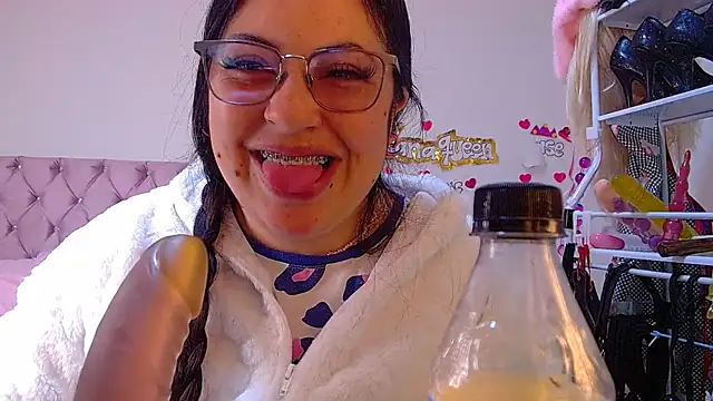 lanaqueen699 online show from 06/25/26, 12:31